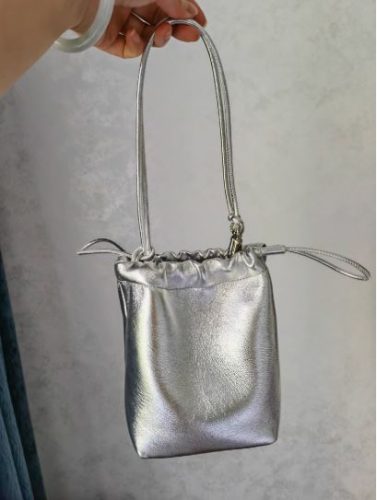 Серебряная мини сумка мешочек на завязках для телефона photo review